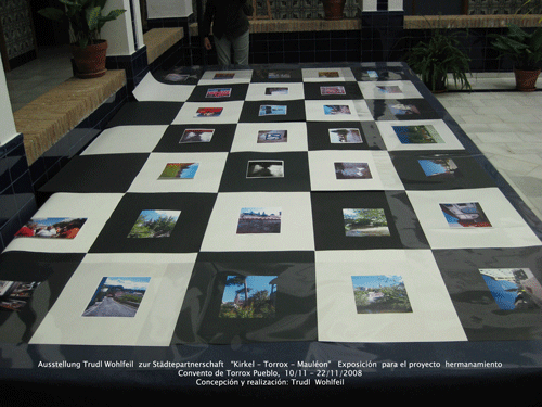 Die Foto-Ausstellung <b>Kirkel - Torrox - Mauléon</b> im Rathaus-Convento von Torrox Pueblo November 2008 bei der Vernissage - La exposición  <b>Kirkel - Torrox - Mauléon</b>  en el Convento de Torrox Pueblo en noviembre de 2008 el día de su inauguración